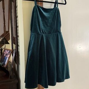 Altar’d state Elegant Green Velvet Dress
Size small new with tags